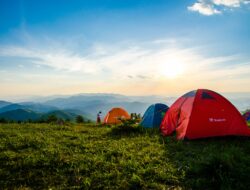 10 Rekomendasi Tenda Terbaik untuk Camping atau Naik Gunung